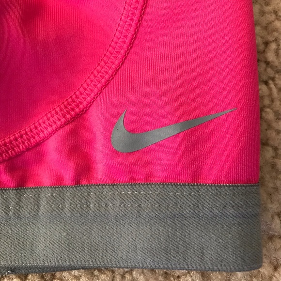 Nike Sports Bra sz Medium - Picture 3 of 4